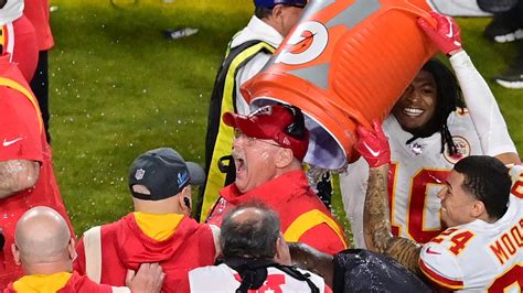 What color will the Gatorade bath be at the end of 2024 Super .